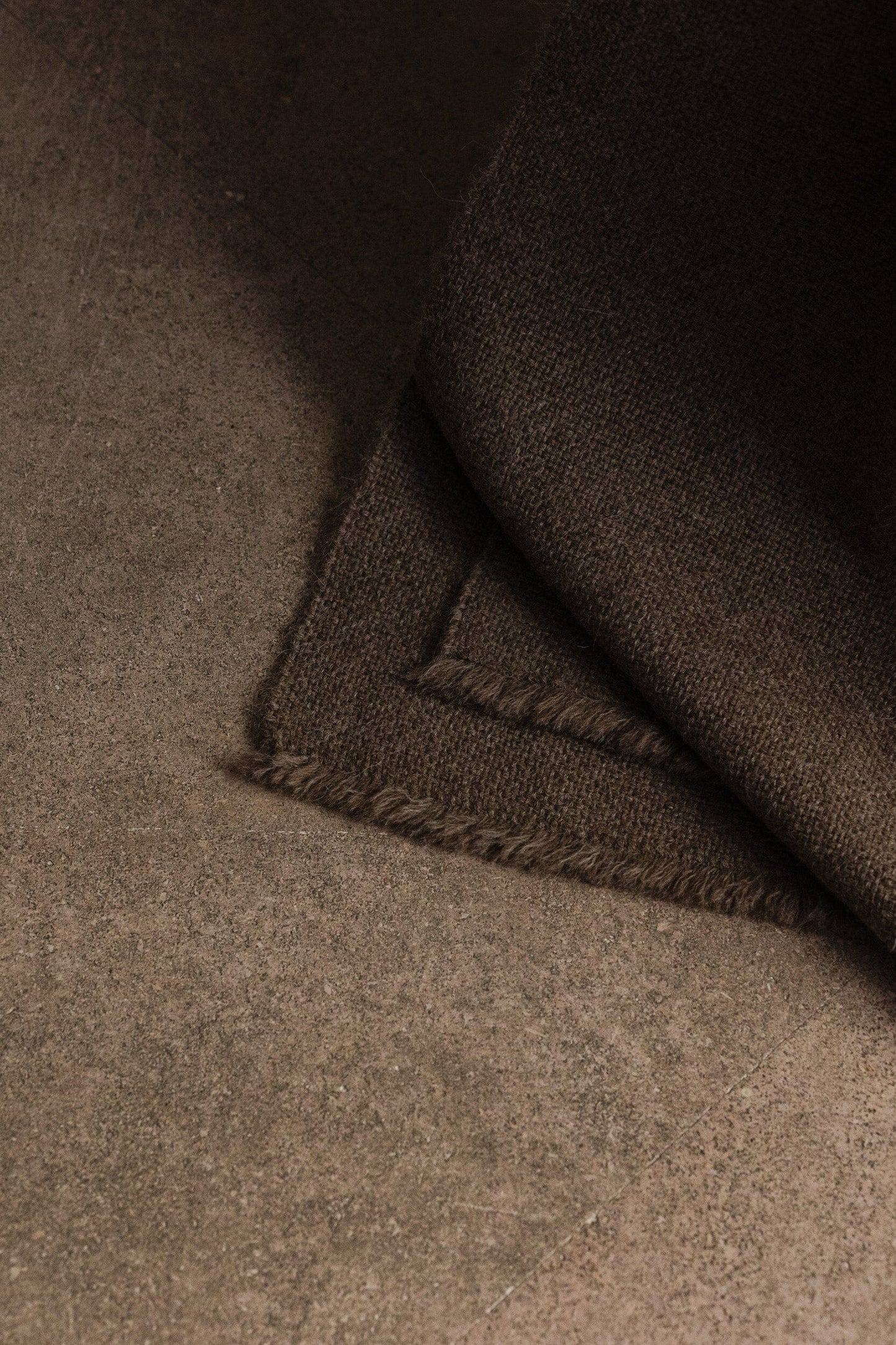 Pie de cama realizado a mano en España en alpaca. De ÁBBATTE