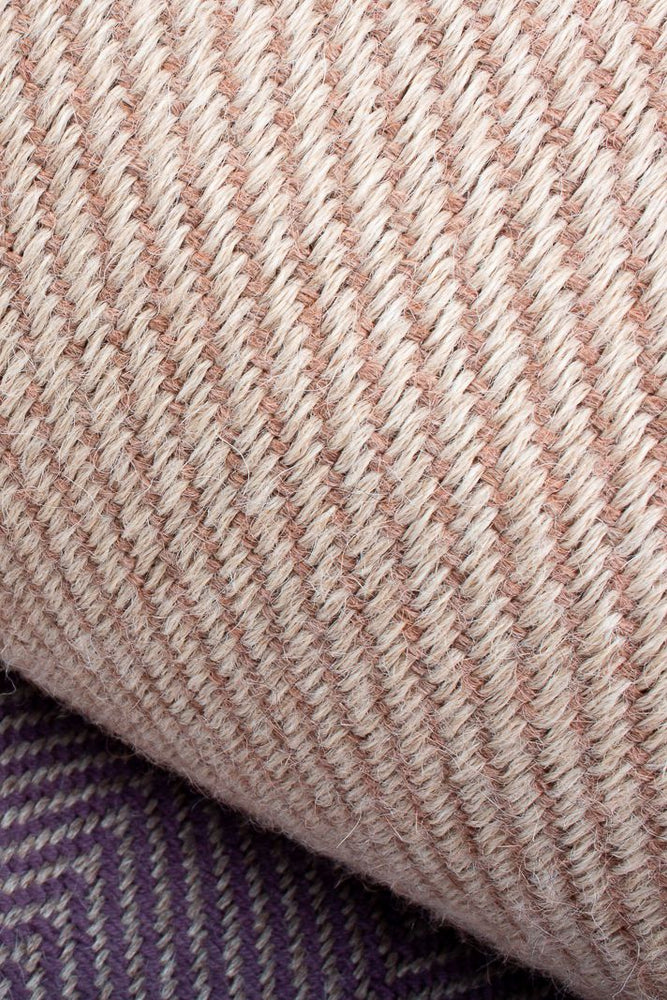 Almohadón de alpaca  en sarga con tintes naturales. Hecho a mano en España por ÁBBATTE.