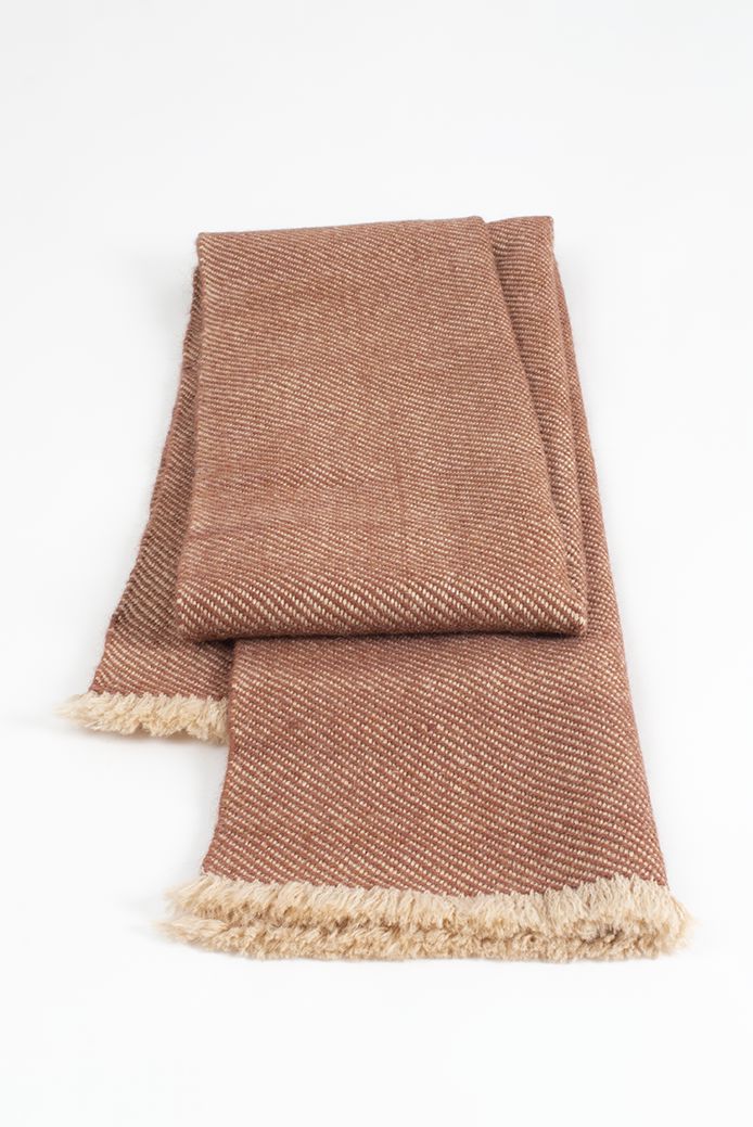 Bufanda en espiga artesanal de alpaca 100% y con tintes naturales. De ÁBBATTE