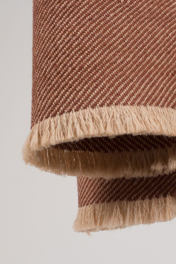 Bufanda en espiga artesanal de alpaca 100% y con tintes naturales. De ÁBBATTE