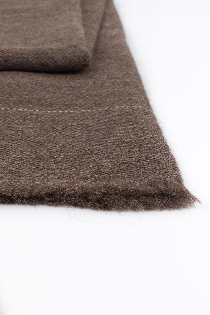 Chal de alpaca hecho en telares manuales en España, de ÁBBATTE