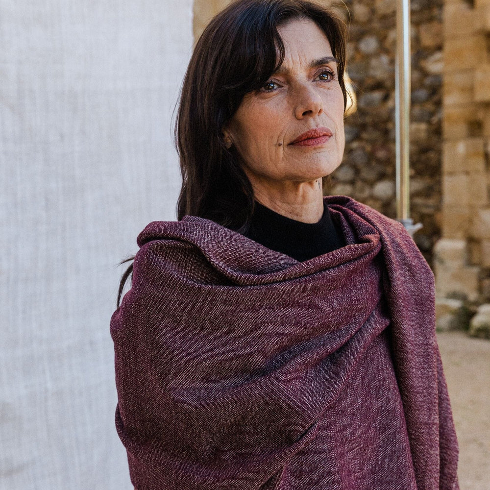 Chal de cashmere con flecos realizado a mano en España por ÁBBATTE