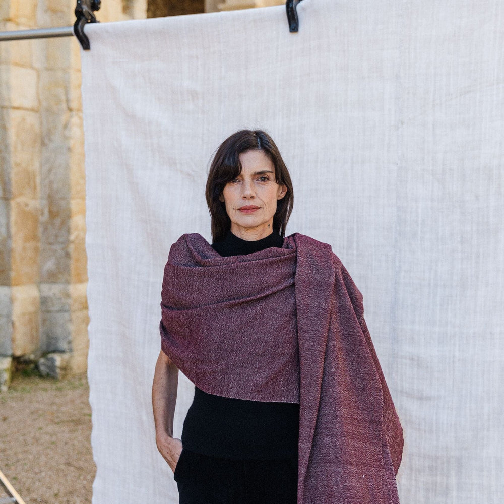 Chal de cashmere con flecos realizado a mano en España por ÁBBATTE