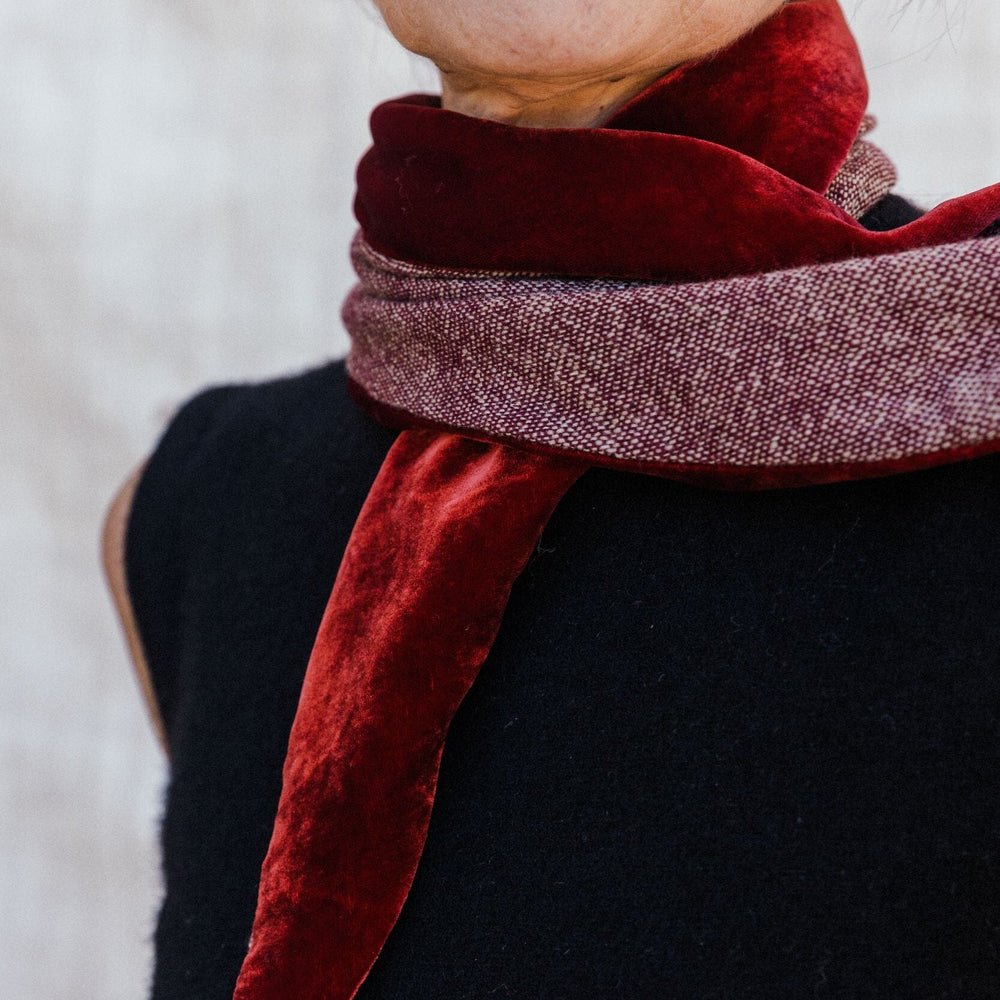 Cuello de cashmere y terciopelo realizado a mano por ÁBBATTE