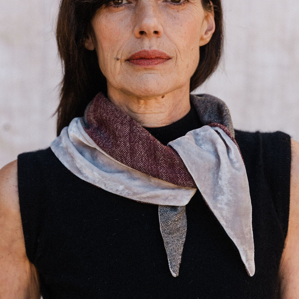 Cuello artesanal de cashmere y terciopelo hecho en España. De ÁBBATTE