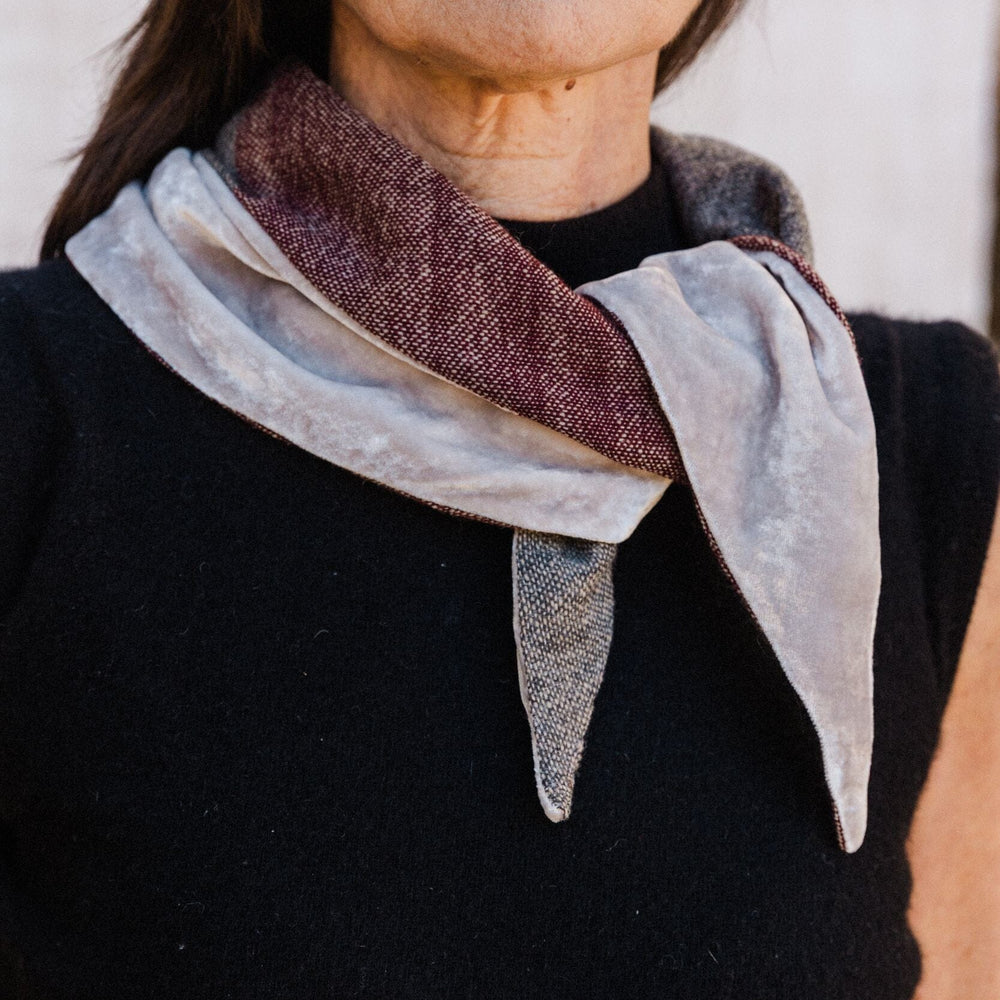 Cuello artesanal de cashmere y terciopelo hecho en España. De ÁBBATTE