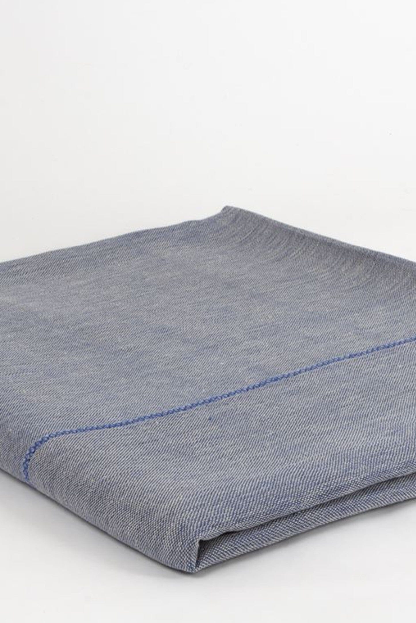 Mantel de lino azul hecho en España por ÁBBATTE