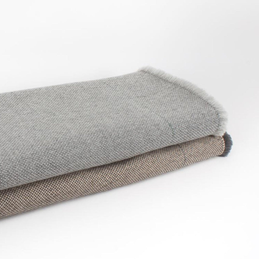 
                  
                    Pie de cama artesanal en alpaca realizado en España, de ÁBBATTE
                  
                