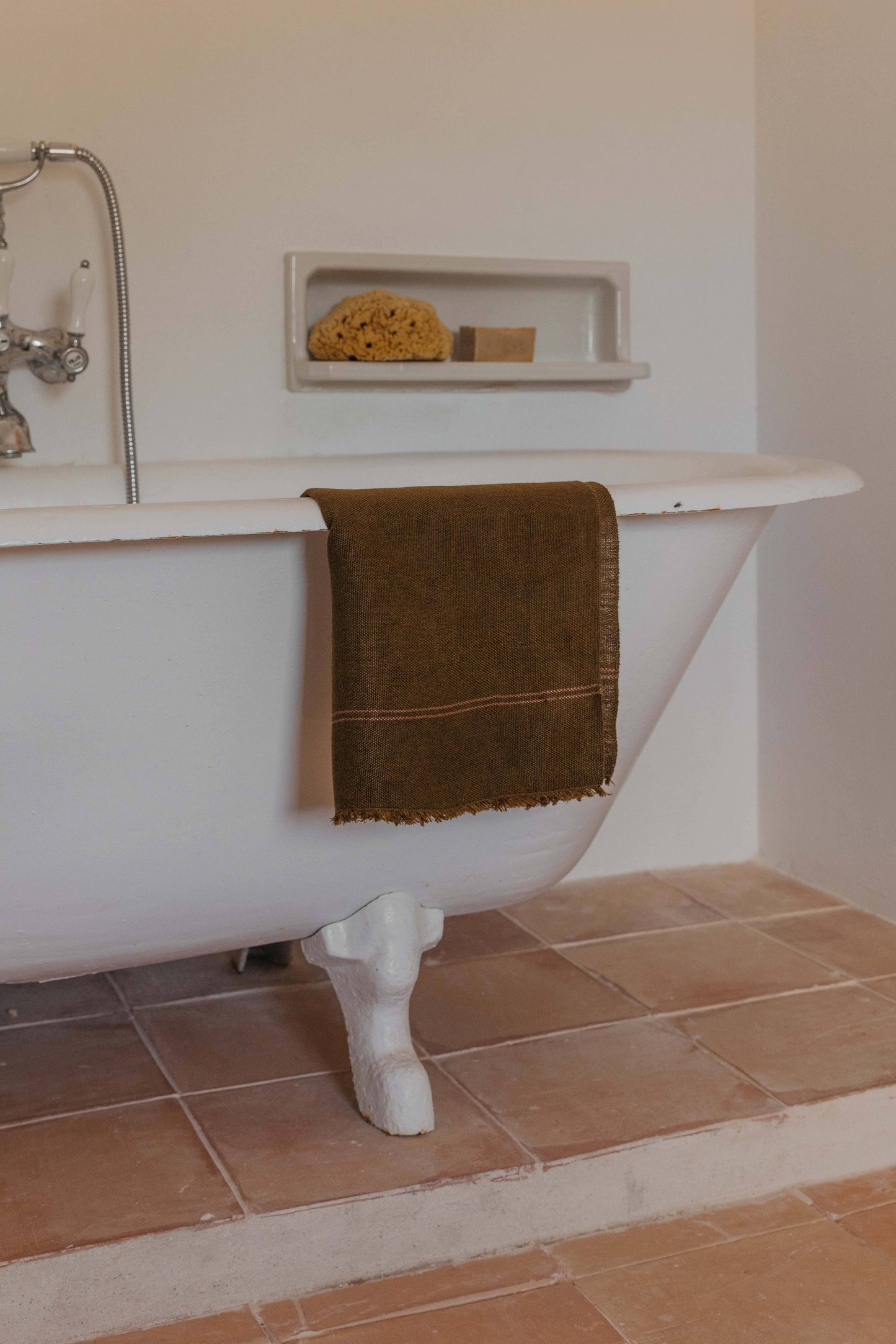 Toalla de baño de lino con rayas hecha a mano en España por ÁBBATTE