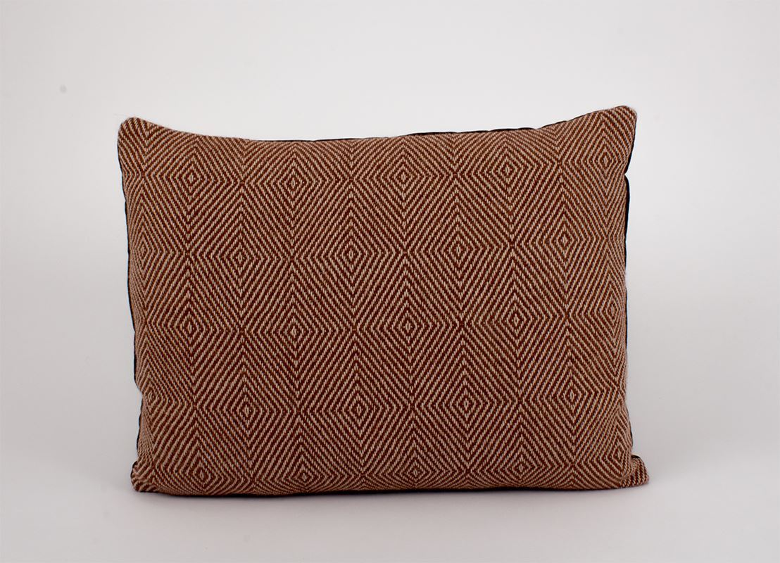 Almohadón de Alpaca color nuez con cobre