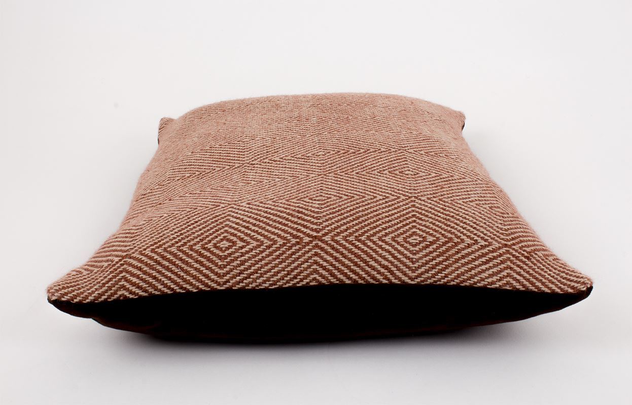 Almohadón de Alpaca color nuez con cobre