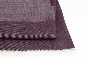 Chal de Lana merino Berenjena con Seda blanca