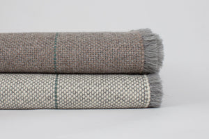 Manta de Alpaca gris lluvia con arena
