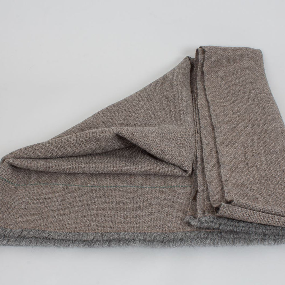 Manta de Alpaca gris lluvia con arena