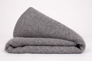 Manta de Alpaca gris marengo con gris lluvia, raya verde