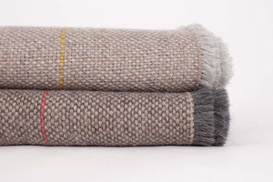 Manta de Alpaca gris niebla con arena
