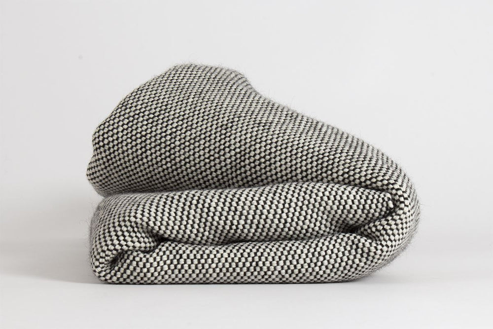 Manta de Alpaca negra con Lana cruda