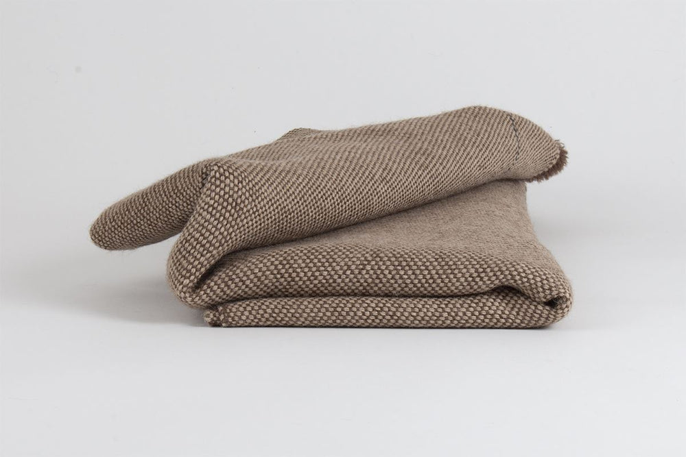 Manta de Alpaca nuez tostada con tabaco