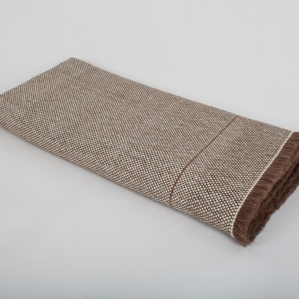 
                  
                    Manta de Alpaca tabaco y cruda
                  
                