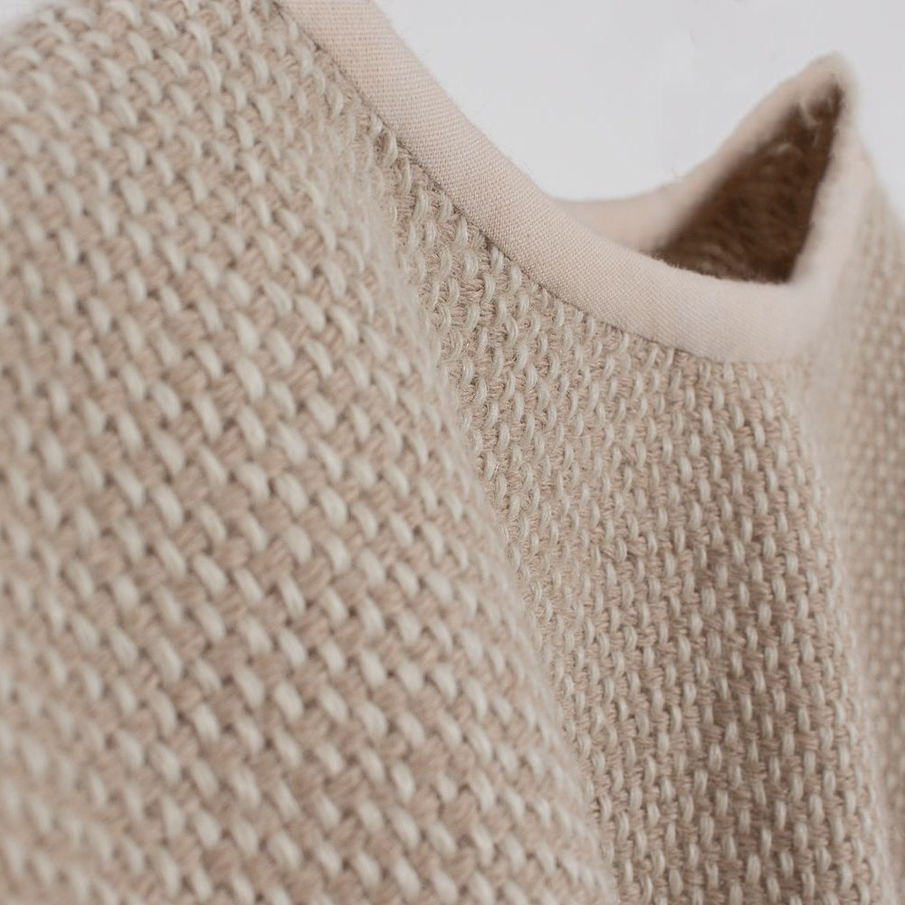 Ruana bebé con Alpaca nuez y blanca